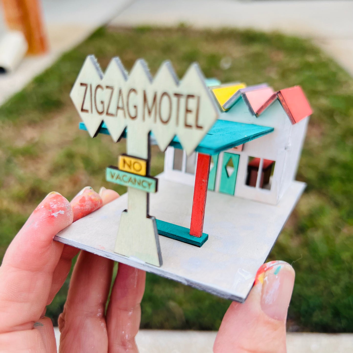 PRE ORDER Zigzag Motel Apartments, Mini Town Building Kits 1:144