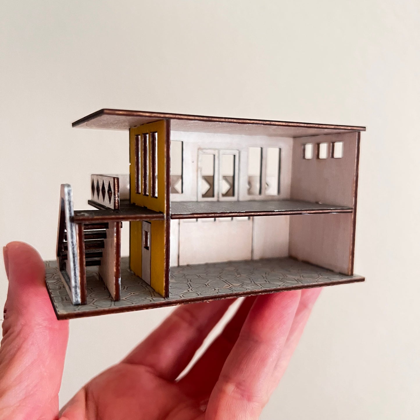 The Kelly, Mid Century Modern Miniature Dollhouse 1:144