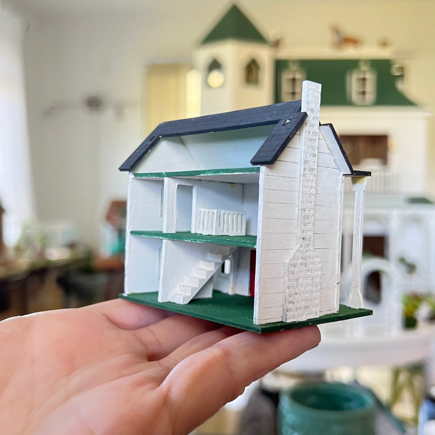 The Holly, Classic Miniature Kit Dollhouse 1:144